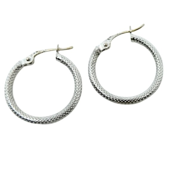SOLID 14K WHITE GOLD TEXTURED SMALL HOOP PIERCED EARRINGS~1.29 GRAMS - Picture 4 of 8